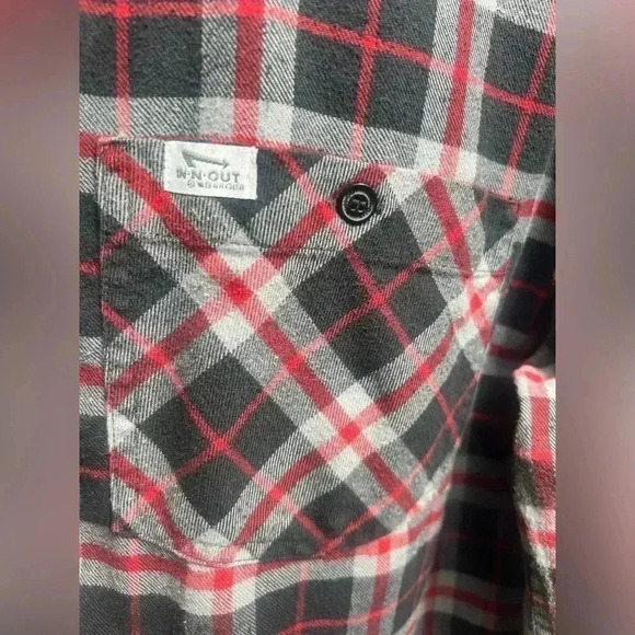 In-N-Out Burger Flannel Button Down Shirt Men’s Size XL Red Black Gray Plaid - Picture 7 of 8
